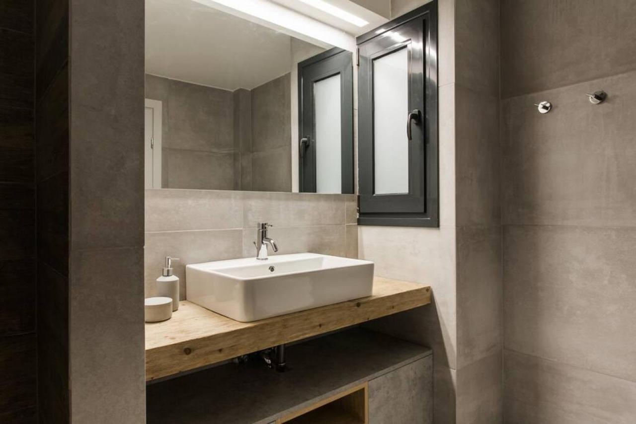 Chic Apartment - Strolling To The Athenian Streets Atenas Exterior foto